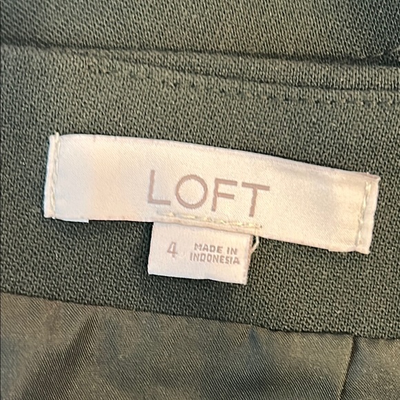 Loft Green Skirt with Black Button Detail Back Zipper Fully Lined Size 4 - Picture 5 of 7